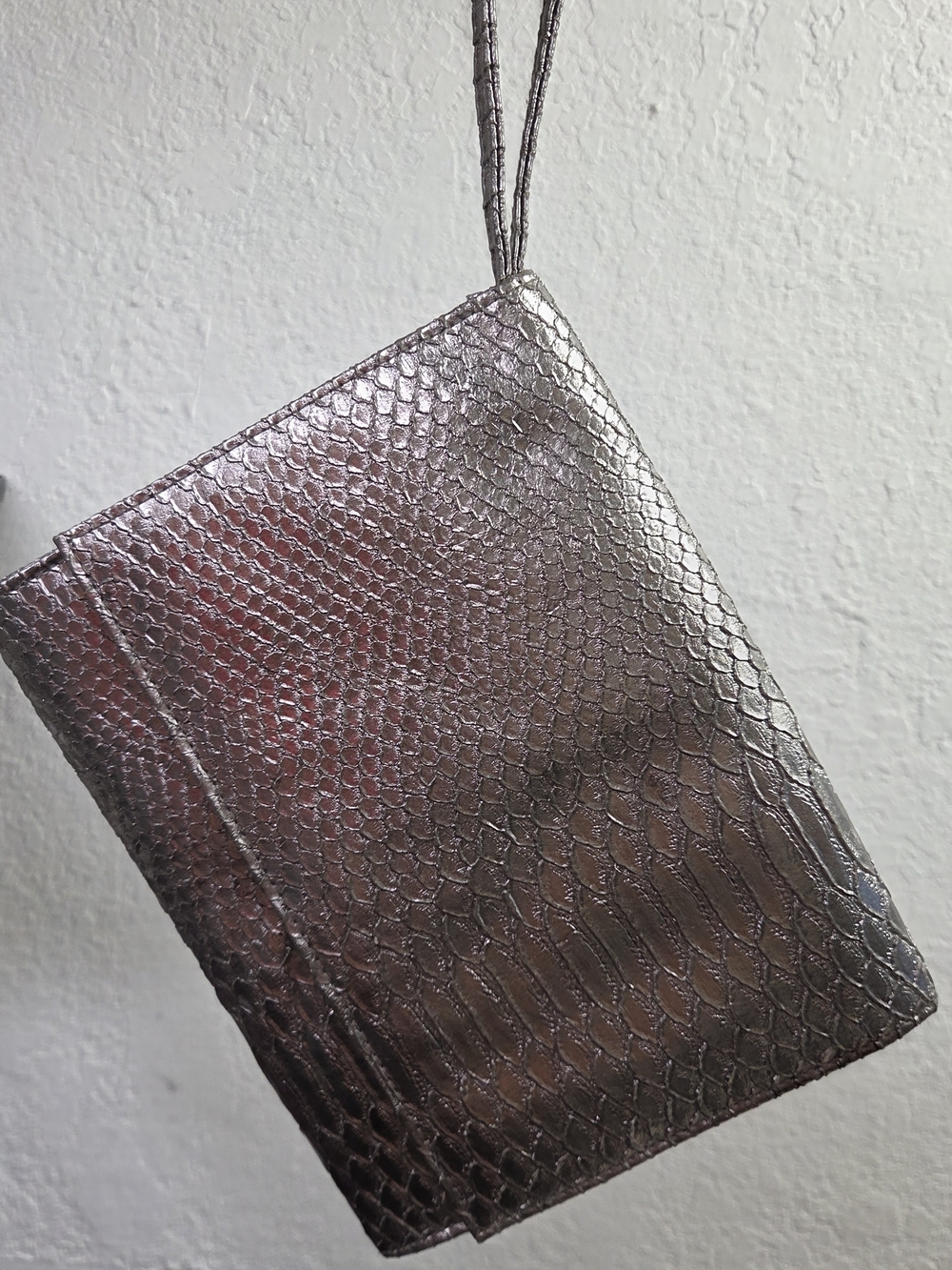 NEIMAN MARCUS Vintage Metallic Silver Pewter Snakeskin Embossed Clutch Wristlet